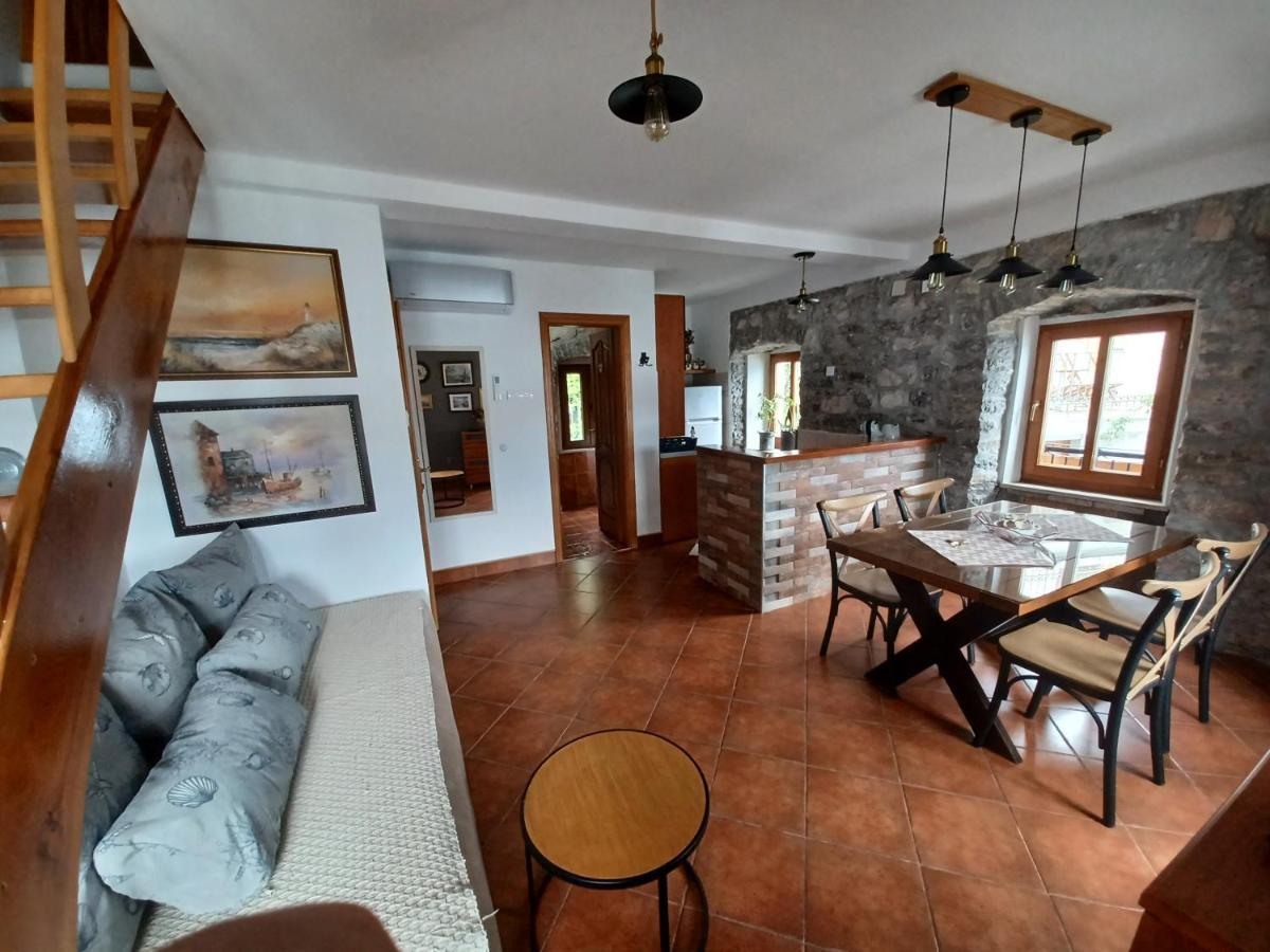 Apartments Villa Serventi Tivat Exterior photo