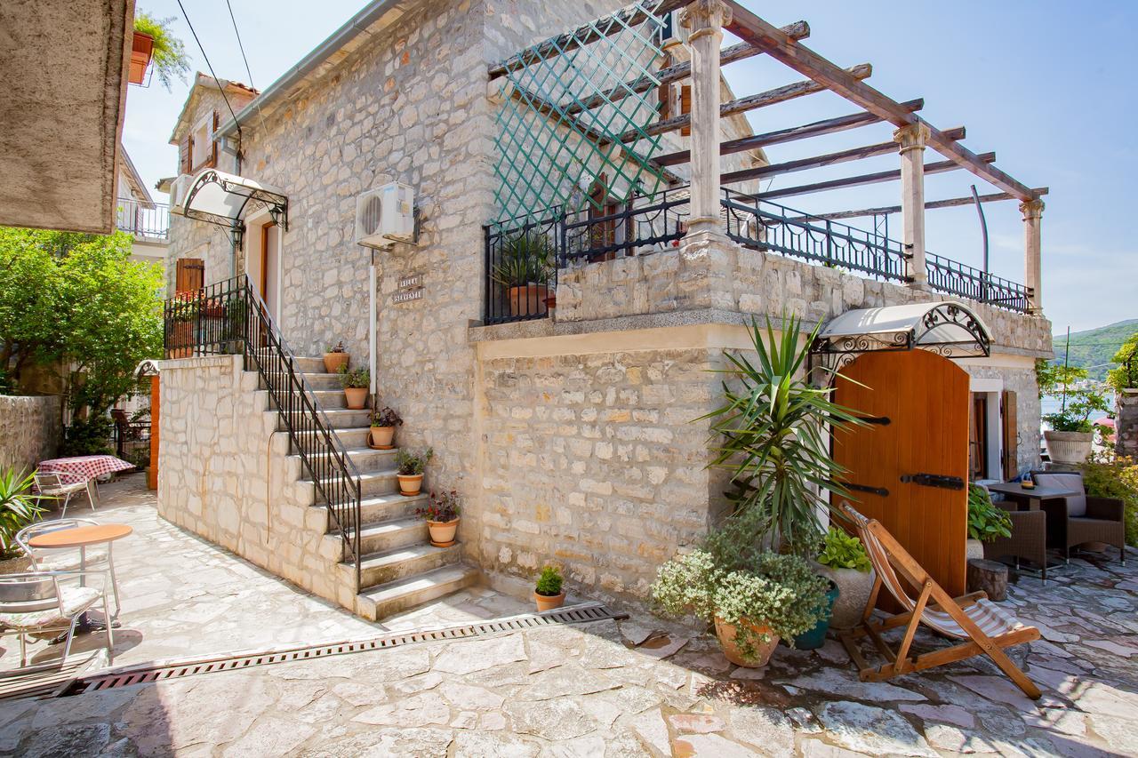 Apartments Villa Serventi Tivat Exterior photo