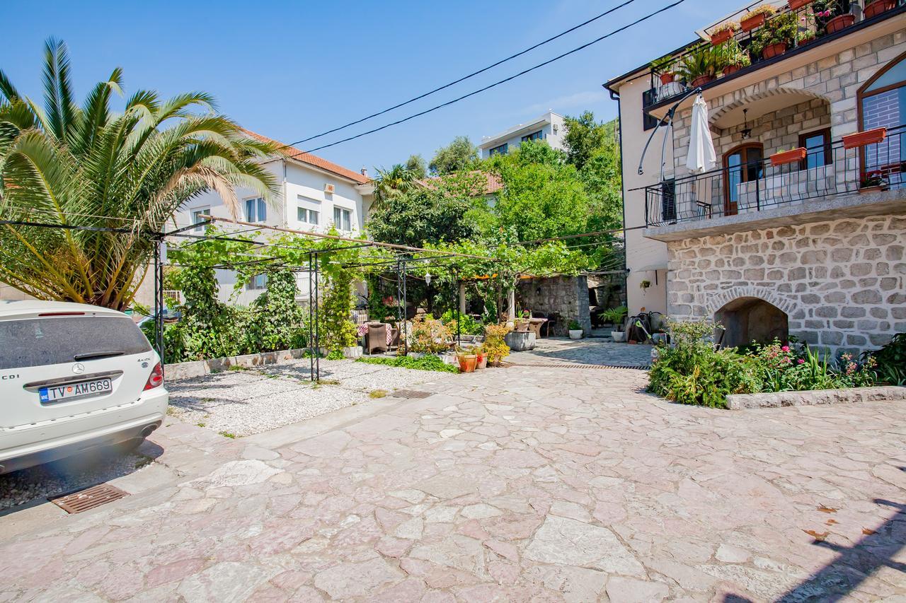 Apartments Villa Serventi Tivat Exterior photo